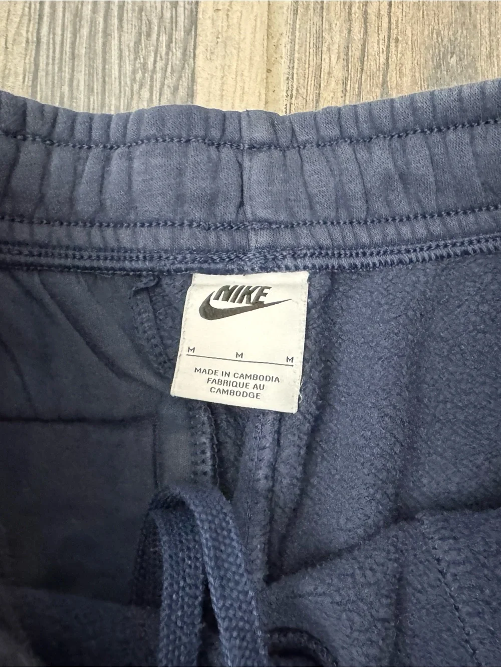 Nike Men’s Navy Joggers - size Medium